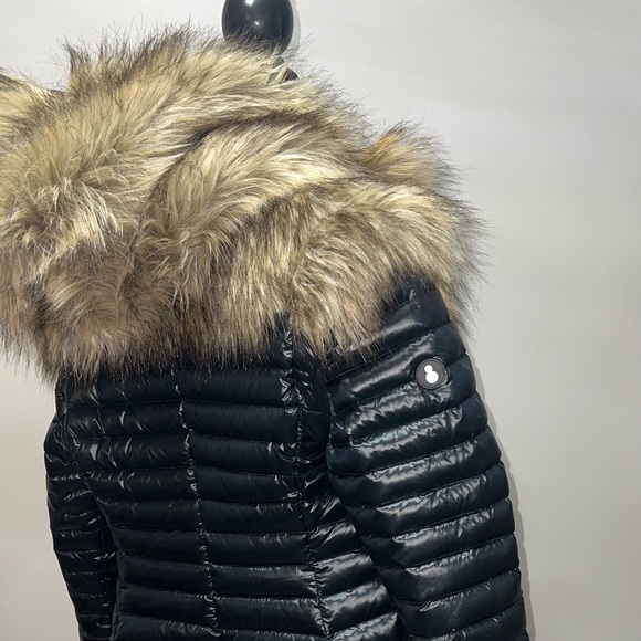 SNOWMAN NY Dual Puffer Jacket and Vest Size US Small
Purchase Price $750 + HST - Picture 2 of 3
